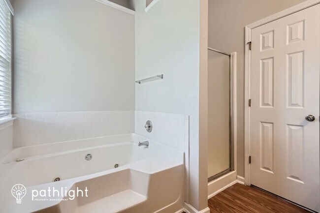 Building Photo - 701 Brentwood Pkwy