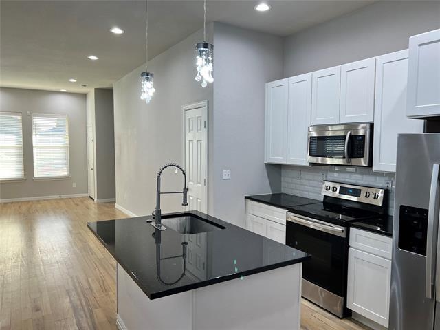 Building Photo - 319 W Page Ave