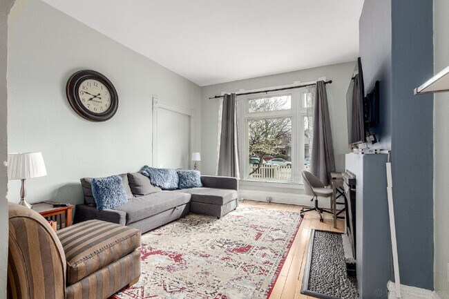 Building Photo - Lovely Victorian duplex for rent 2 bed / 1 bath