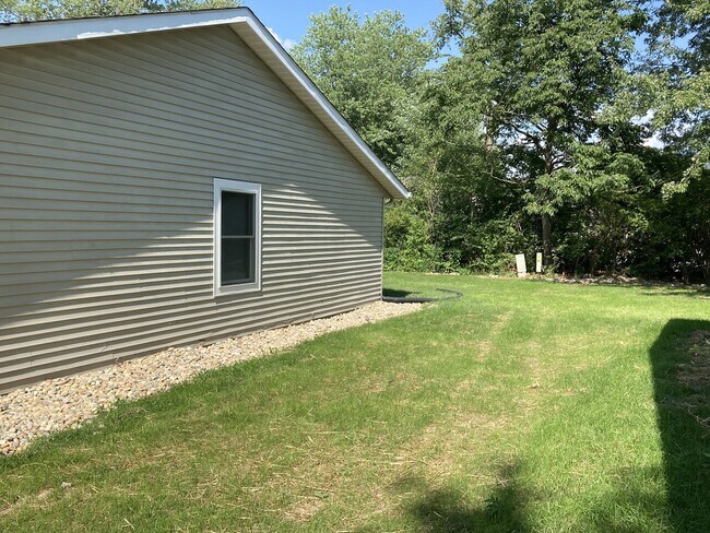 Building Photo - Carmichael Properties LLC. 1303