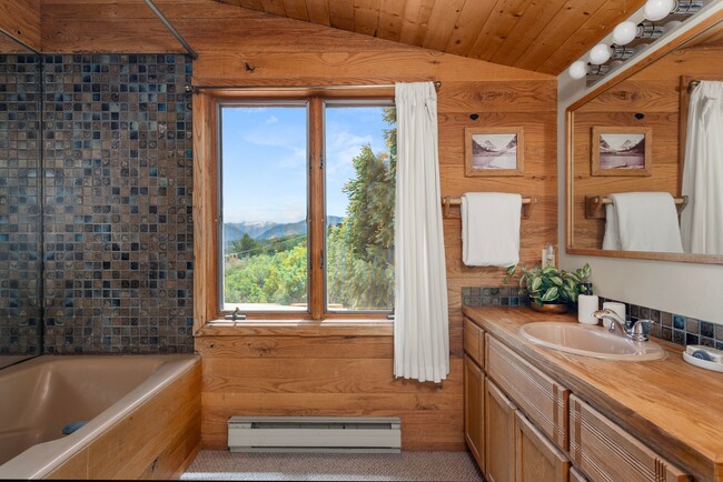 Building Photo - 2020 Juniper Hill Rd