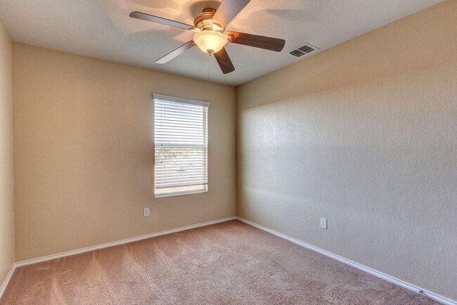 Building Photo - 4 Bedroom/3 Bath Ridge of Silverado Hills Subdivision