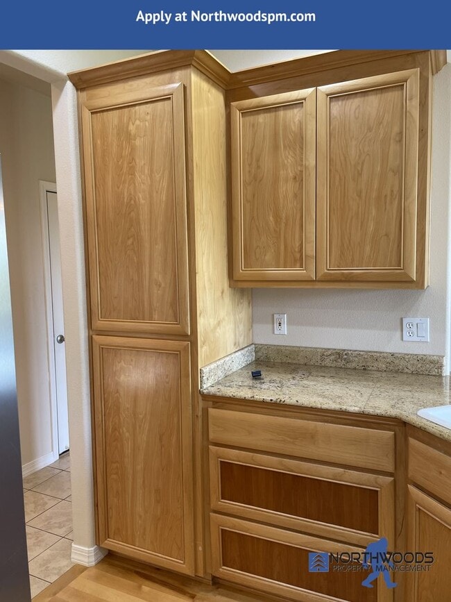 Building Photo - PET FRIENDLY!! Beautiful 3 Bedroom 2 Bath Home in Eagle Point Golf Course Community