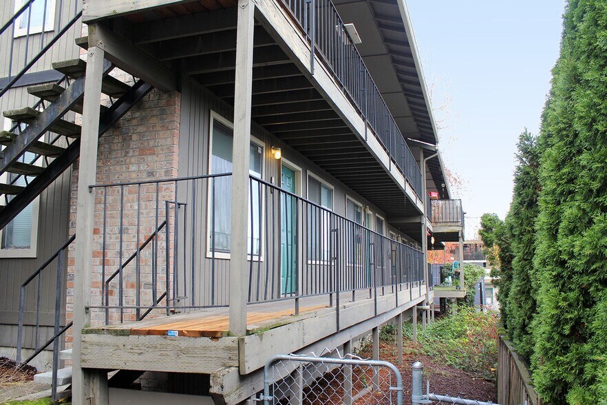Building Photo - 1118 SE Rhone St