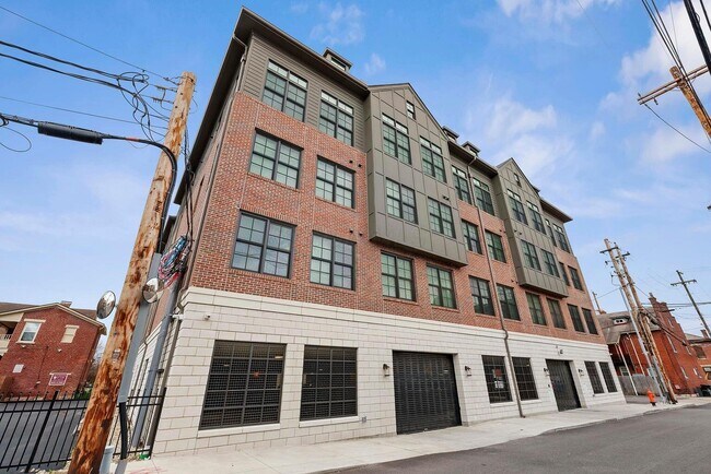 Building Photo - 530 E Rich St