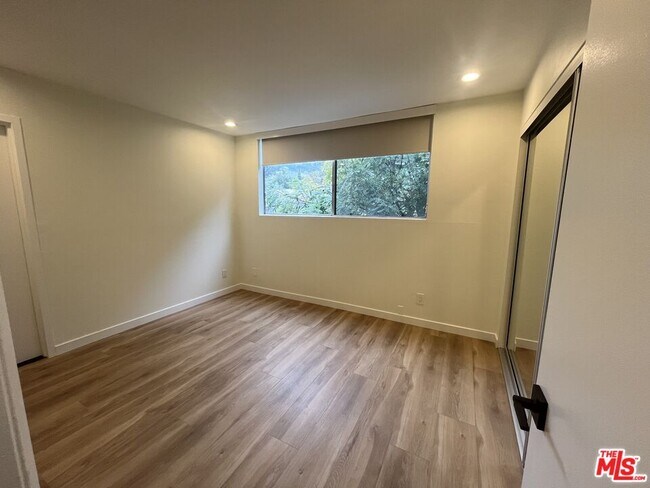 Building Photo - 960 N San Vicente Blvd