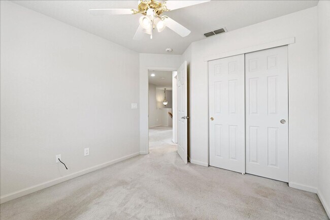 Building Photo - 7 Pewter Ct