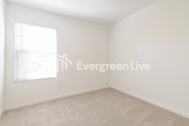 Building Photo - 832 Dressage Ln