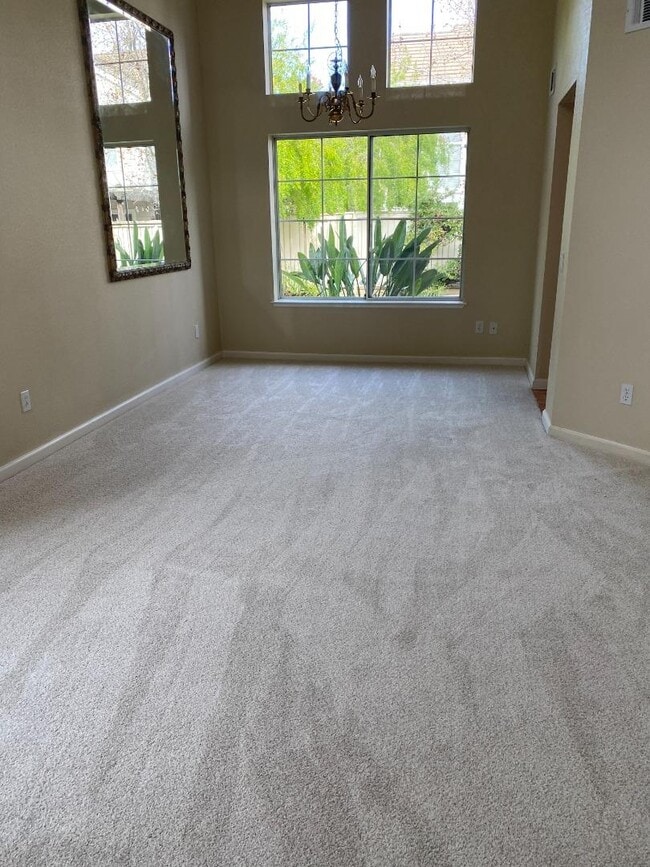 Building Photo - 323 Montserrat Dr