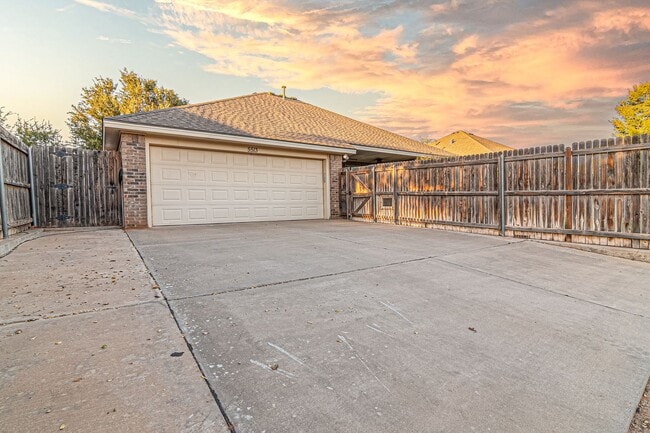 Building Photo - 5513 Rio Grande Ave