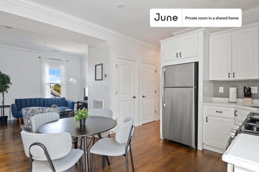 Building Photo - Private bedroom in 4 bed/1.5 bath Home