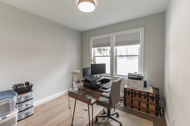 Building Photo - 54 Pleasant St