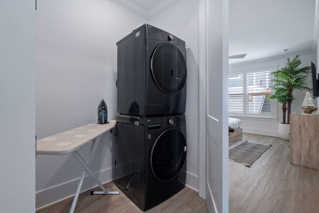 Building Photo - 5484 3rd St