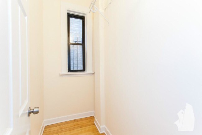 Building Photo - 2134 W Concord Pl