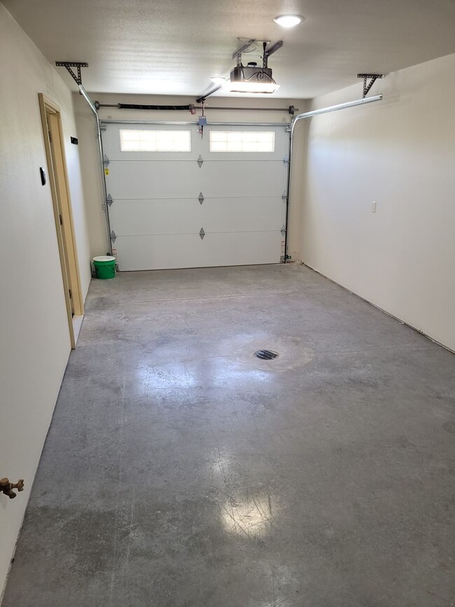 Building Photo - 5282 Christopher Dr