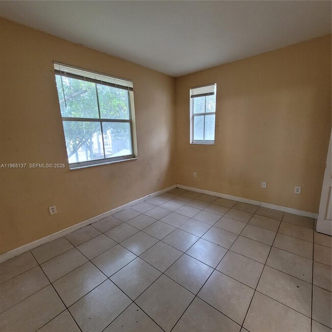 Building Photo - 1663 SE 27th Dr