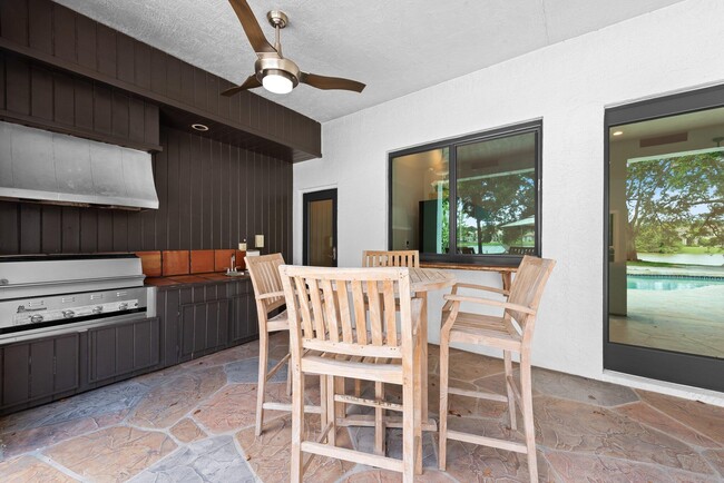 Building Photo - 18425 Long Lake Dr
