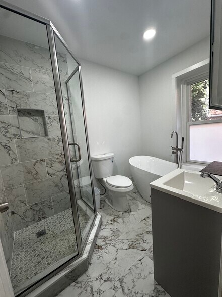 Building Photo - 313 N 37th St