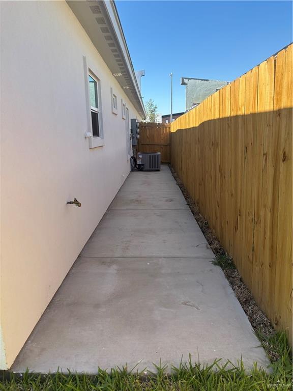 Building Photo - 20 N Emerald Ave