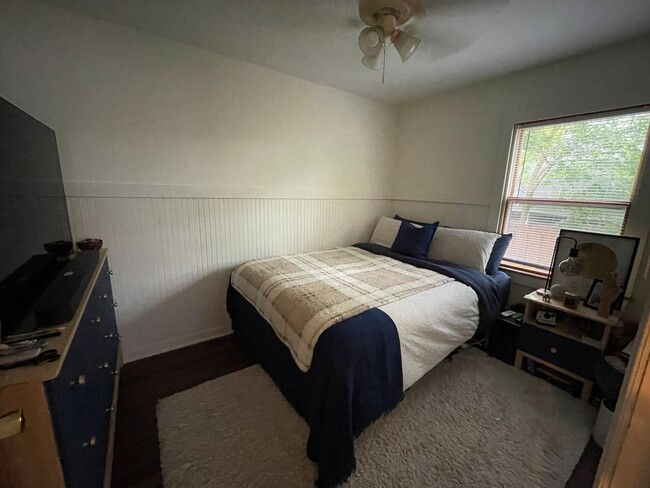 Building Photo - 4BR/2BA House close to Grandview