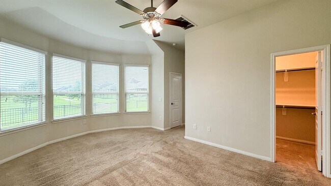 Building Photo - 24707 Royal Pike Dr