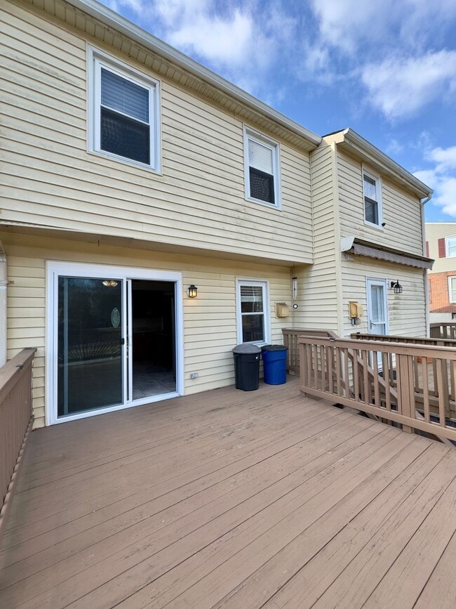 Building Photo - Charming 2 Bedroom/1.5 Bathroom Townhome in Nottingham, MD!