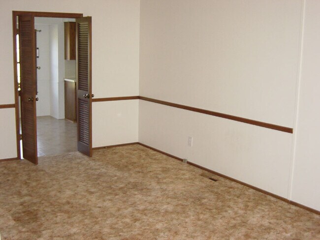 Building Photo - 3310 S. SOUTHLYN PL. - NO PETS - CALL OFFI...