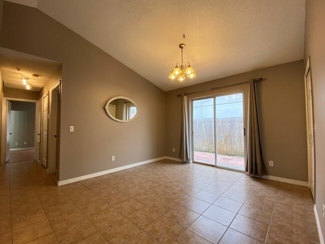 Building Photo - 9675 Hollyhill Dr