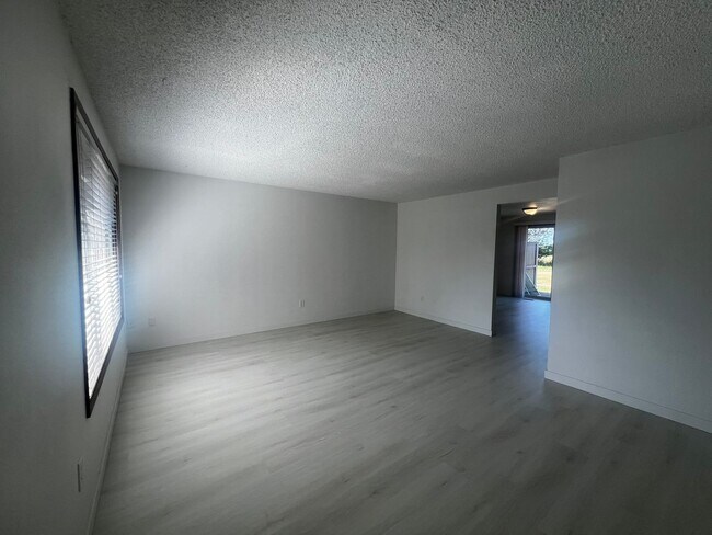 Building Photo - 507 Forest Cir