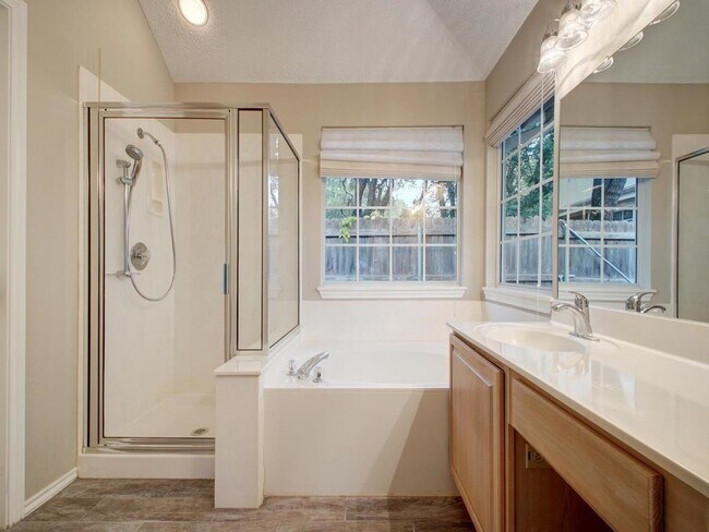Building Photo - 1208 Woodhollow Cove