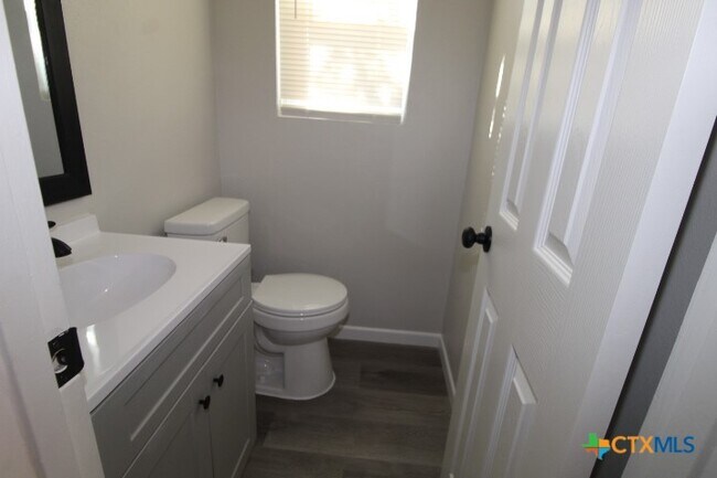 Building Photo - 906 S 23rd St