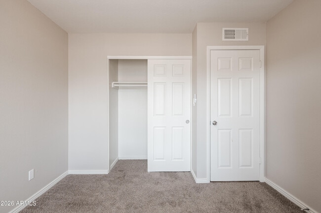 Building Photo - 4916 E Pershing Ave