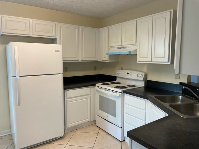 Building Photo - 3211 Sabal Palms Ct
