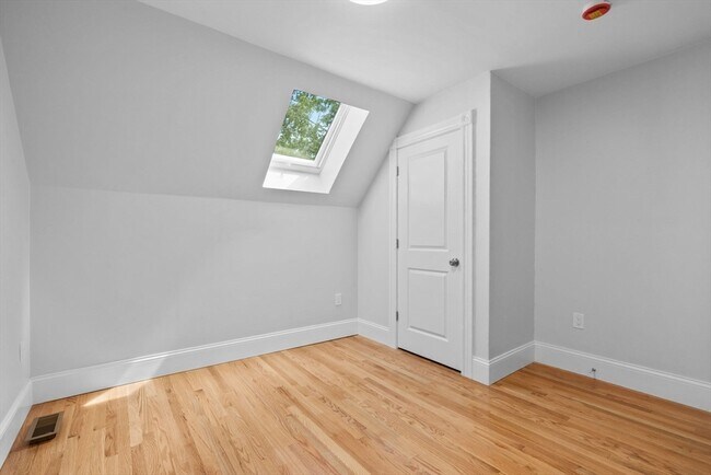 Building Photo - 67 Romsey St