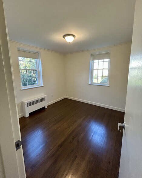 Building Photo - 165 Thoreau St