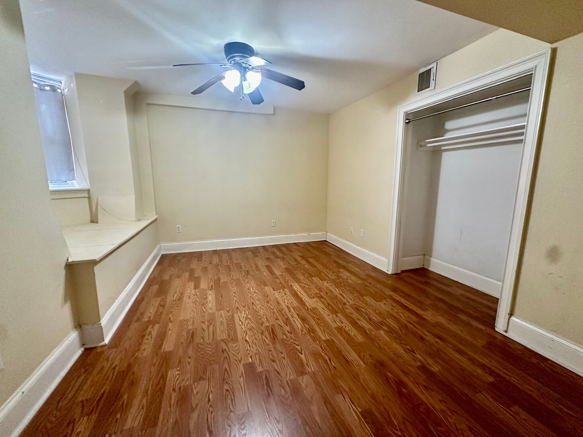 Building Photo - 731 Parker St