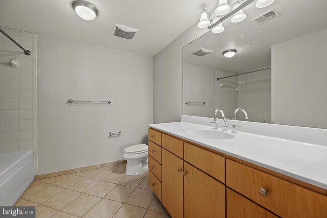 Building Photo - 1117 10th St NW