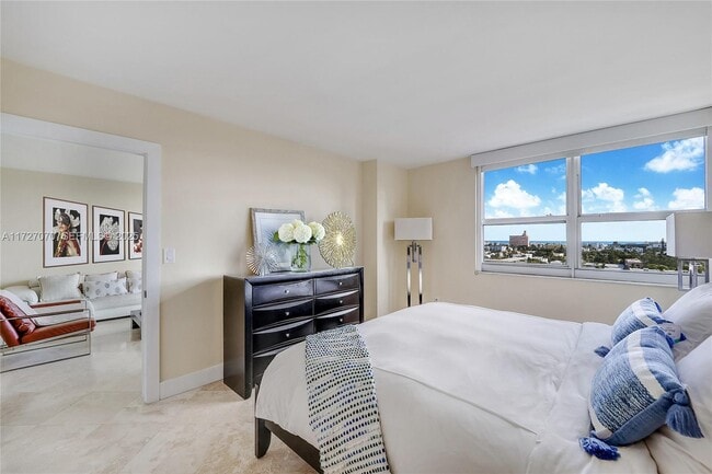 Building Photo - 650 West Ave