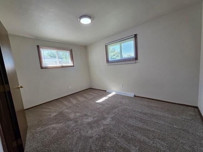 Building Photo - 1263-1265 Meadow Ln