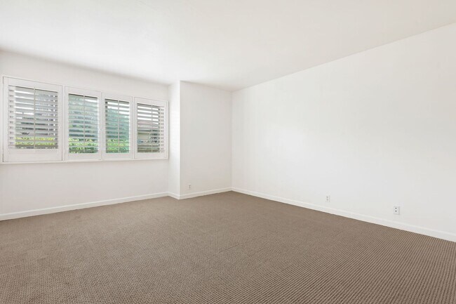 Building Photo - Wonderful uptown condo for rent... Santa Barbara!
