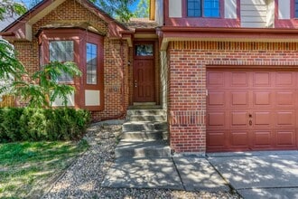 Building Photo - Beautifully Updated 3BR/2.5BA Home in Longmont – $300 Off First Month's Rent