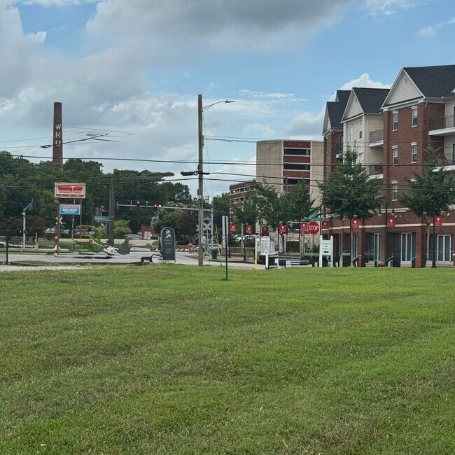 Building Photo - 205 Cherry Way