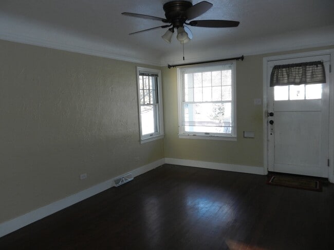 Building Photo - $0 DEPOSIT OPTION. CHARMING 3 BED 1 BATH R...