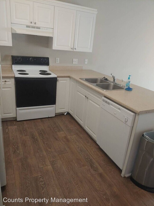 Building Photo - 2 br, 2.5 bath House - 602 Camelia St. Unit B