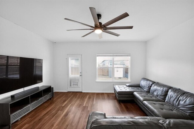 Building Photo - 109 Shiner Ln