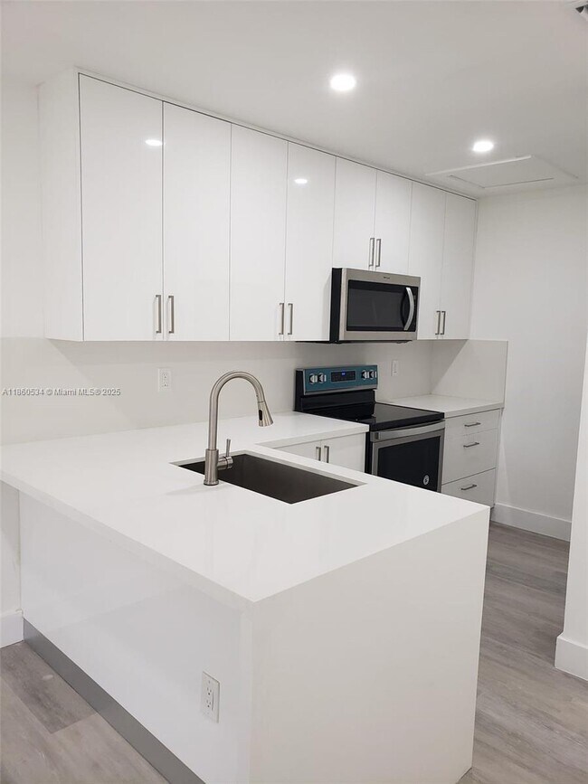 Building Photo - 2505 W 67th Pl