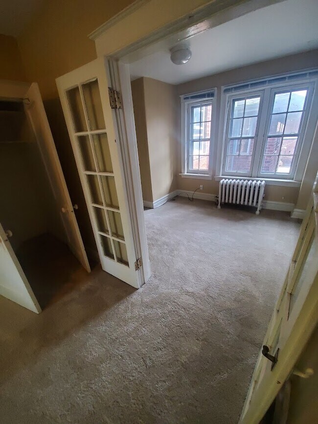 Building Photo - 921 De Mun Ave