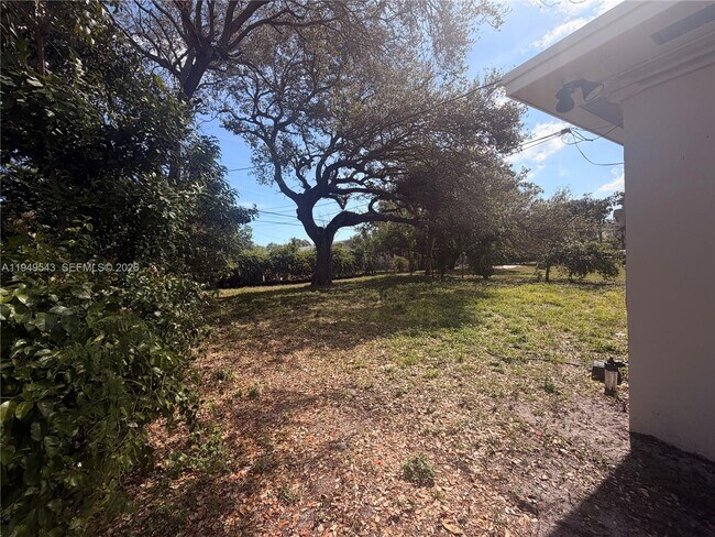 Building Photo - 634 NW 12th Ave