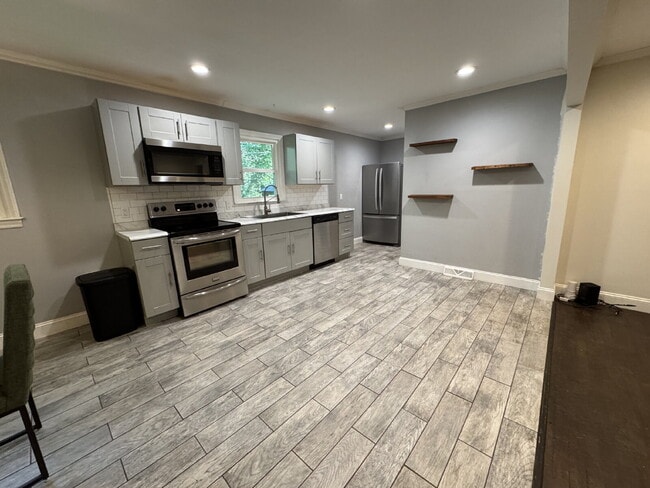 Building Photo - Updated home in Pendleton - JUST REDUCED