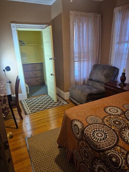 Building Photo - 35 Algonquin St